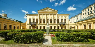 В центре Москвы отреставрировали старинную вывеску :: Новости :: ТВ Центр