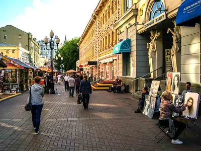 Аллеи старого арбата в Москве Редакционное Фотография - изображение  насчитывающей взгляд, старо: 179596192