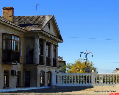 Уголки старого Кургана, Кудри Никулина - #ОткрыткиСтарогоЗауралья. Текст на  обороте: ⠀ Курган. ТРАКТОР - ПАМЯТНИК ТРУДОВОЙ СЛАВЫ ⠀ В городском саду  рядом со зданием областного краеведческого музея стоит старенький ХТЗ.  Стоит как