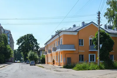 Старые дома в центре Смоленска, России Редакционное Фотография -  изображение насчитывающей администрации, улица: 121949627