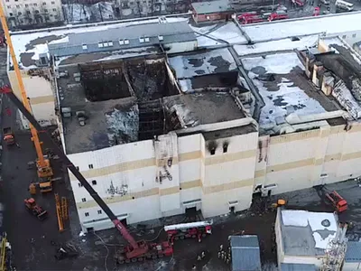 Из-под завалов сгоревшего ТЦ в Кемерово извлекли 58 тел погибших — РБК