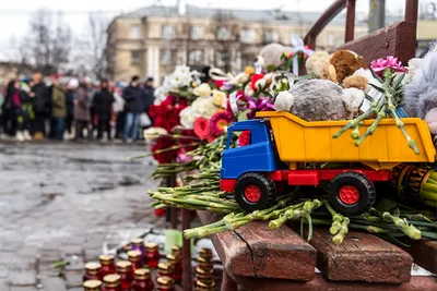 Что привело к 64 жертвам во время пожара в ТЦ \"Зимняя вишня\" в Кемерово -  Delfi RU