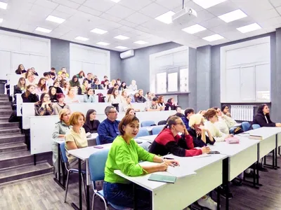 Школьники из Омска вступились за учительницу, уволенную за фото в  купальнике – KazanFirst