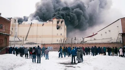 Я орала и плакала»: полсотни погибших при пожаре в Кемерове