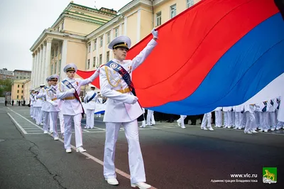 Последний звонок прозвенел для выпускников школ Владивостока | ОБЩЕСТВО |  АиФ Владивосток