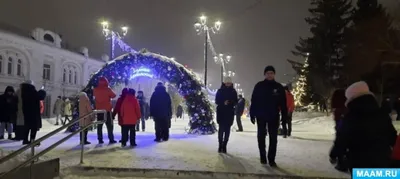 Ледяные Кай и Герда, а также семь Дедов Морозов: в Омске открылся «Зимний  Любинский» - Лента новостей Омска