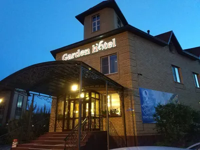 Рядом с отелем много места для парковки - Picture of Garden Hotel, Tyumen -  Tripadvisor