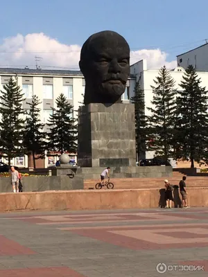 Ленин — это голова!» / Памятник Ленину в УланУдэ — одна из главных  достопримечательностей республиканской столицы и всей Бурятии Памятник  вошёл в Книгу рекордов России: его вес — 42 тонны, а высота,