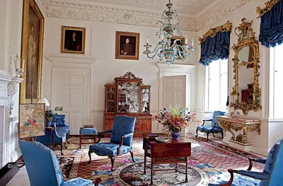 Голубая гостиная с диваном-бейдж и постером для маккапа Иллюстрация штока -  иллюстрации насчитывающей украшение, настил: 165954699