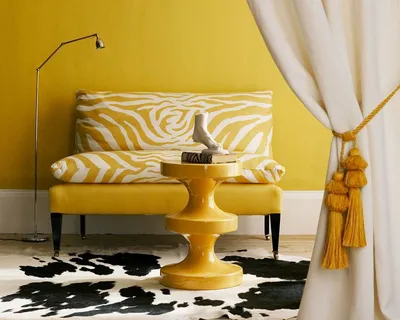 Диван горчичного цвета в интерьер гостиной | Блог о дизайне интерьера  OneAndHome