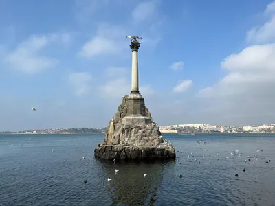 Памятный знак \"Город-герой Севастополь\" на въезде в город со стороны Ялты -  Retro photos