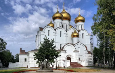 Успенский Кафедральный Собор. Описание, фото и видео, оценки и отзывы  туристов. Достопримечательности Ярославля, Россия.