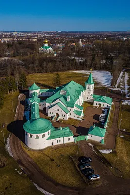 Россия, Санкт-Петербург, 19 апреля 2020 года, Екатерина Дворец в городе  Пушкин ранней весной во время карантина из-за Редакционное Стоковое  Изображение - изображение насчитывающей см, история: 180034354