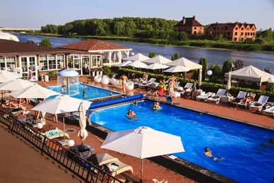 Отель среднего класса Mercure Калининград на берегу Верхнего пруда - ALL
