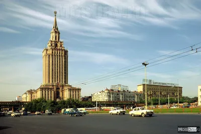 Гостиница Ленинградская: самая маленькая сталинская высотка Москвы. Что она  скрывает за строгим фасадом? | Другая Москва | Дзен