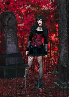 Классический готический стиль в одежде и другие разновидности | Gothic  outfits, Goth fashion, Goth girls