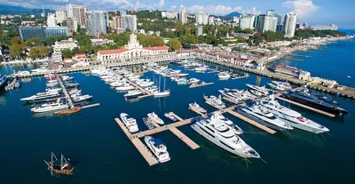 Sochi Grand Marina. Элитный Яхт-клуб. Стоянка яхт и катеров.