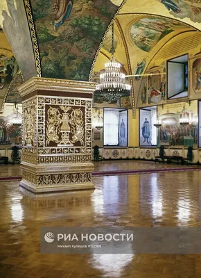 Грановитая палата на Соборной площади Московского Кремля. The faceted  chamber at Cathedral square at the Moscow Kremlin. Stock Photo | Adobe Stock