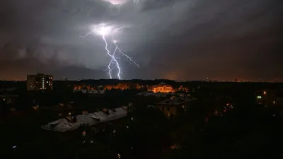 В Москве и Подмосковье во время грозы пострадали семь человек :: Новости ::  ТВ Центр