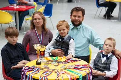 Опасная 👪семья😅» — создано в Шедевруме