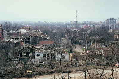 Image of A RUSSIAN SOLDIER SITS ATOP AN APC ABOVE GROZNY, 1999-12-24