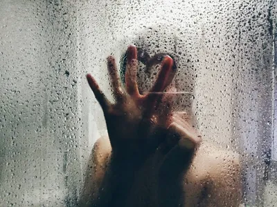 Усиленные грустные отчаяние женщины и горе депрессии Стоковое Фото -  изображение насчитывающей отчаянно, ошибка: 173704176