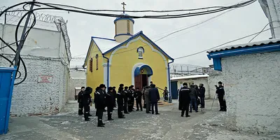 В Екатеринбурге задержали майора Белослудцева из ИК-10, который за взятку  проносил алкоголь и телефоны. 12 февраля 2022 года - 12 февраля 2022 - e1.ru