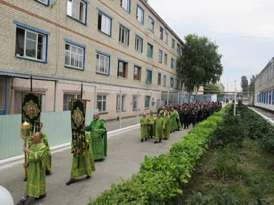 Более сотни осужденных в саратовской колонии совершили крестный ход |  06.09.2017 | Саратов - БезФормата