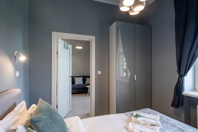 Темные двери в светлом интерьере | Ar-nuvo