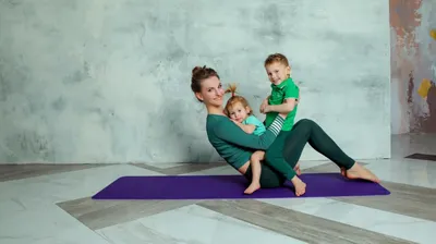 Рисунок Yoga Позирует Yoga Дома Концепции Исправления Плохой Позы Плоском  Векторное изображение ©tond.ruangwit@gmail.com 371486726