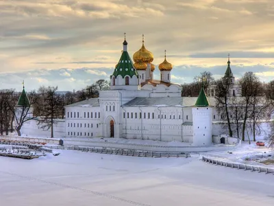 Свято-Троицкий Ипатьевский монастырь зимой, Кострома — фотография, размер:  1600x860