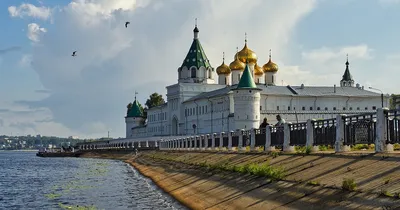Свято-Троицкий Ипатьевский мужской монастырь в Костроме: фото, история,  отзывы, как добраться