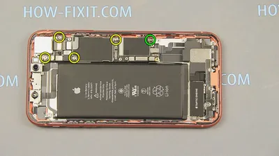 Изображение iPhone 5 платы на светлом фоне