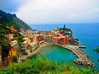 Wallpaper mountains, boat, home, Bay, Italy, Vernazza, Cinque Terre, The  Ligurian coast for mobile and desktop, section город, resolution 2048x1365  - download