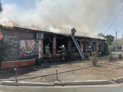 В центре Астрахани гибнет памятник архитектуры из-за ремонта в заехавшем  туда кафе