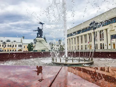 Калуга on Instagram: “Гостиные ряды Калуги🙃❤️ ⠀ 📸 Фото: @mvinograd74  #vkaluge ____ Подписывайся на @vkaluge ☑️ и читай … | Город, Красивые  места, Интересные факты