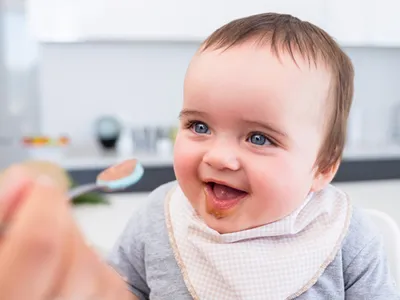 This baby with a head camera helped teach an AI how kids learn language |  MIT Technology Review