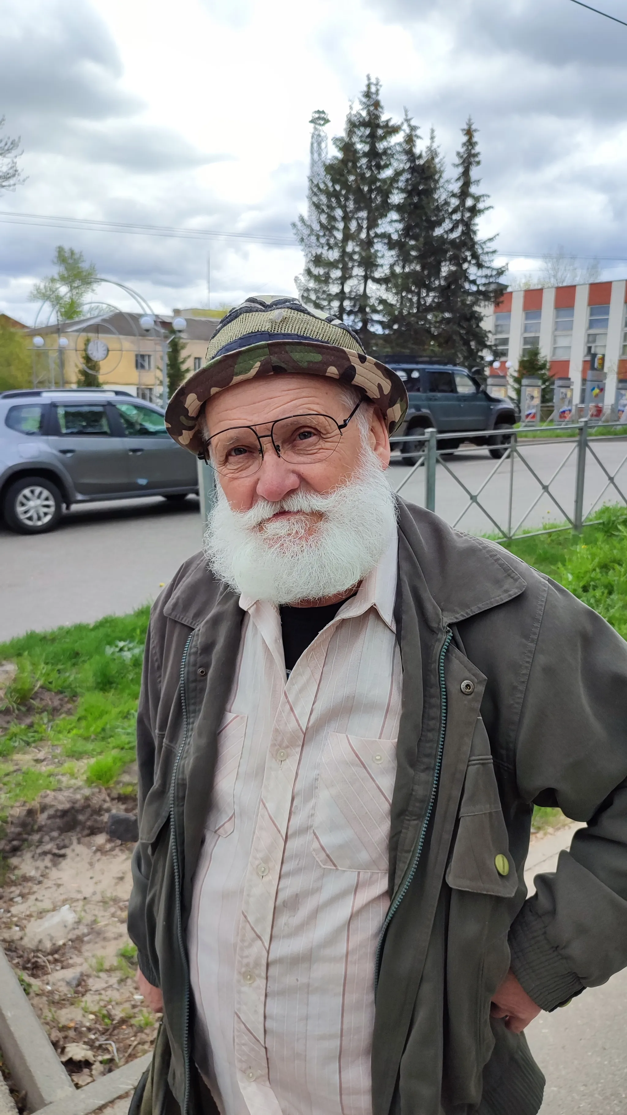 Дедушка из сказки — раскраска для детей. Распечатать бесплатно. Дедушка из сказки — раскраска для детей. Распечатать бесплатно.