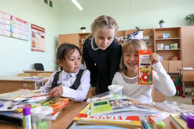 Посвящение в первоклассники и линейка в начальной школе. - МОУ  ”Дубоссарская русская средняя общеобразовательная школа № 4”МОУ  ”Дубоссарская русская средняя общеобразовательная школа № 4”