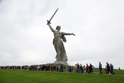 Родина мать на Мамаевом кургане в Волгограде. Смотрим памятник-мемориал  вместе с Гавом | Гав Трэвел