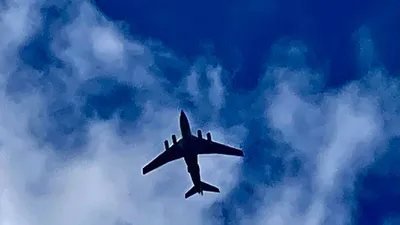 Самолет Небе – Стоковое редакционное фото © Wirestock #550434270