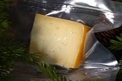 Головка сыра, реалистичный изолированный сыр Stock Vector | Adobe Stock