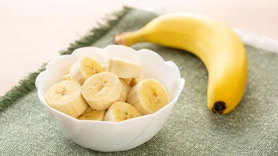 The Right Way to Open a Banana