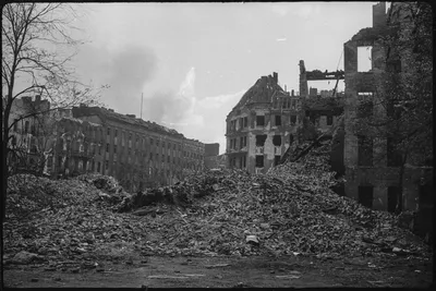 Советский монумент в центре Берлина - Berlin.de