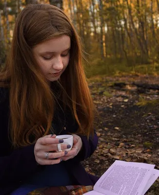 Girl in the Autumn Park with a Mug of Tea Stock Photo - Image of lifestyle,  attractive: 160527098