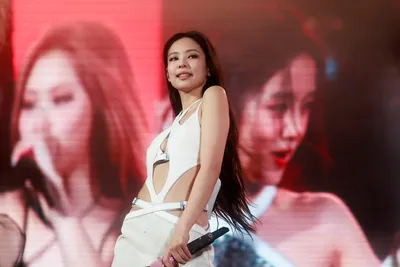 Jennie of Blackpink Reveals New Blonde Hair in \"Kill This Love” Promo |  Allure