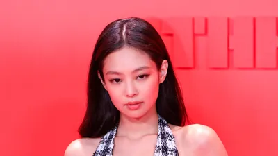 BLACKPINK's Jennie Did a Minimalistic Take on Strawberry Makeup | Teen Vogue