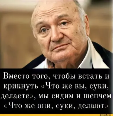 Парень дает цветы букета девушке. Годовщина знакомств отношений любви.  Человек поздравляет женщину с днем рождения. Стоковое Изображение -  изображение насчитывающей красивейшее, лучей: 212354443