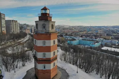 В Мурманске чествовали автора рисунка-баннера, украсившего центр города —  Мурманский вестник - #188480