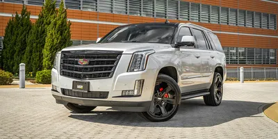 Cadillac Escalade review — American luxury SUV driven | Carwow